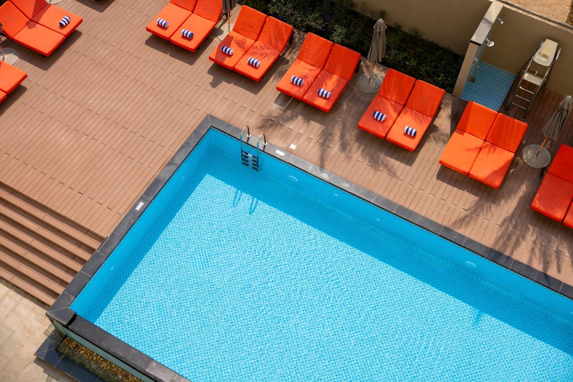 Novotel Muscat Airport Exterior foto