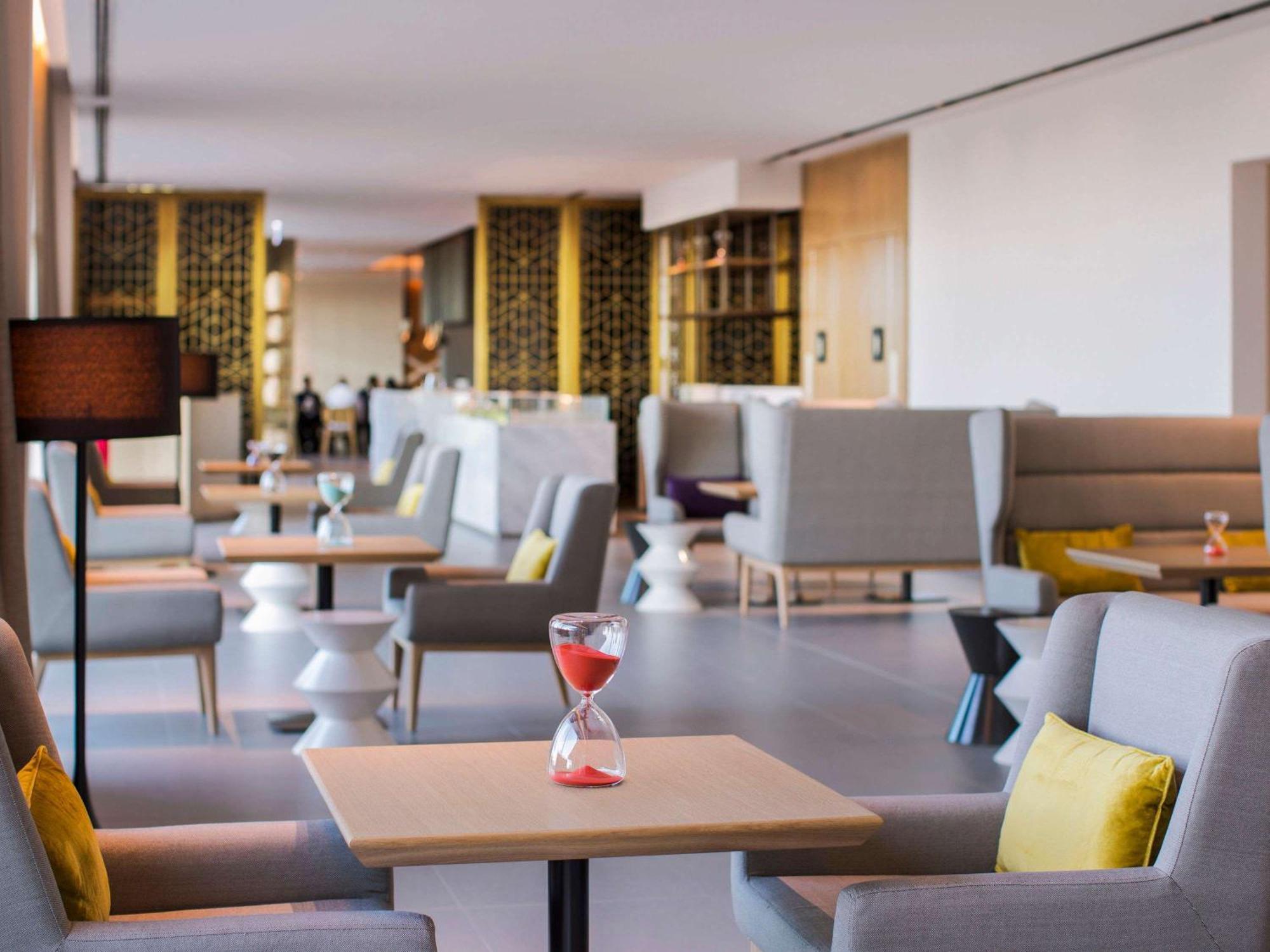 Novotel Muscat Airport Exterior foto