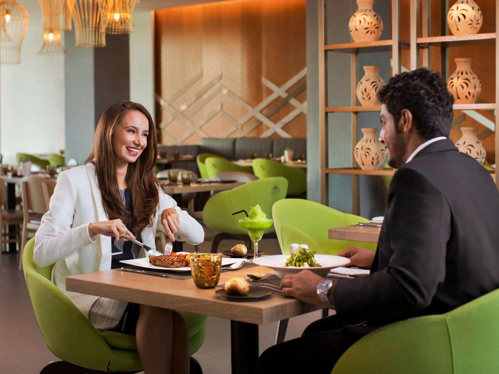 Novotel Muscat Airport Exterior foto